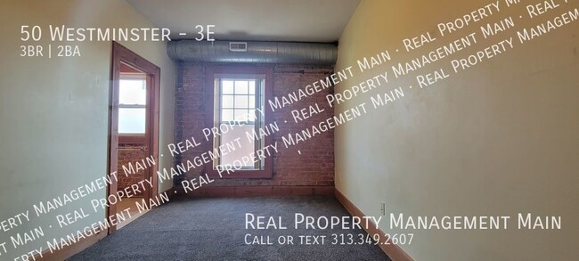 Building Photo - Spacious upper-level located in Detroit's ...