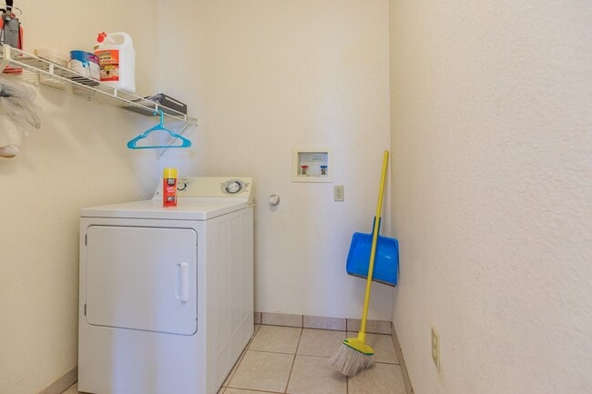 Building Photo - Home with Amazing Vews!