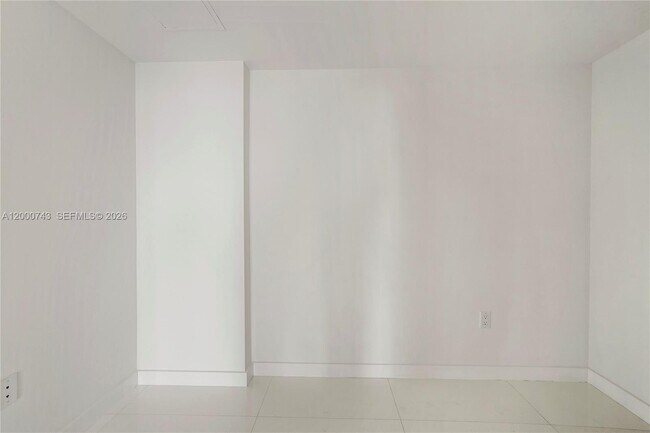 Building Photo - 31 SE 6th St