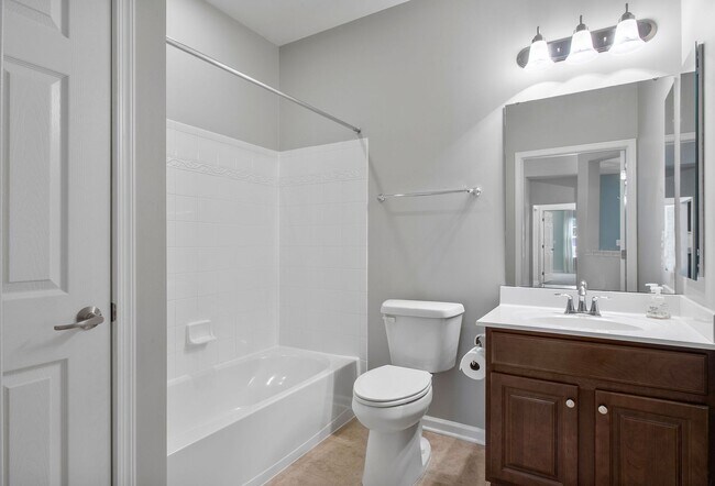 Building Photo - Stunning, Spacious 2 Bedroom Condo in Midl...