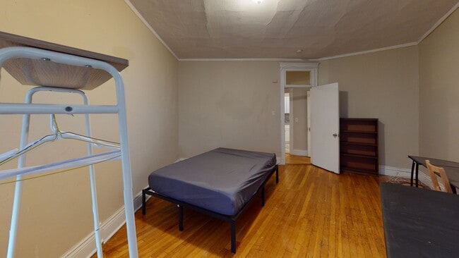 Building Photo - OWNER PAYS BROKER FEE!!!   FENWAY 1 BED SPLIT WITH UPDATED KITCHEN, HT HW INCLUDED