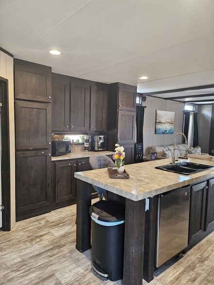 Kitchen - 1136 Luna Dr