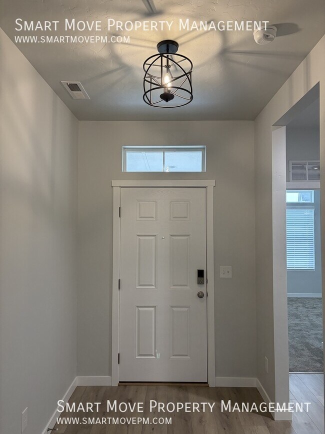 Building Photo - 611 W Snowy Owl St