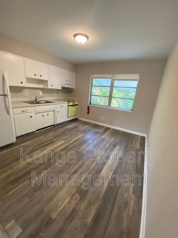 Building Photo - 612 Prosperity Farms Rd