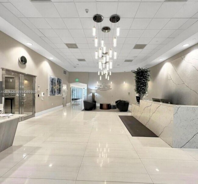 Building Photo - 1200 Brickell Bay Dr