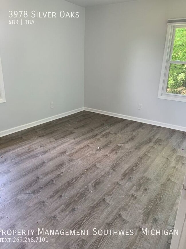 Building Photo - 3978 Silver Oaks Dr