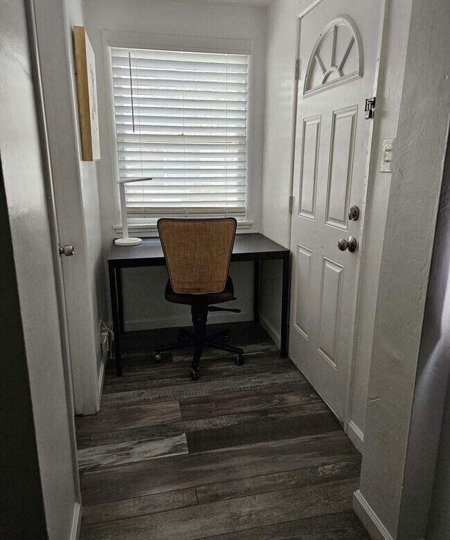 Building Photo - Charming 3-Bedroom Home in the Heart of Las Vegas!