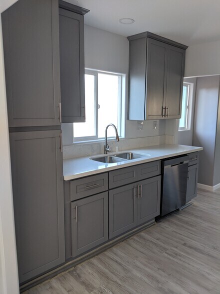 double sink - 9234 -9236 Winter Gardens Blvd