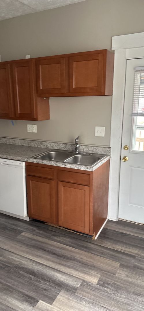 Building Photo - **Deposit Special $500** 526 Brandt 3BR/1B...