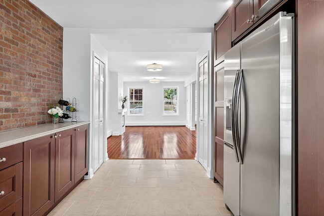 Building Photo - 382 Webster Ave