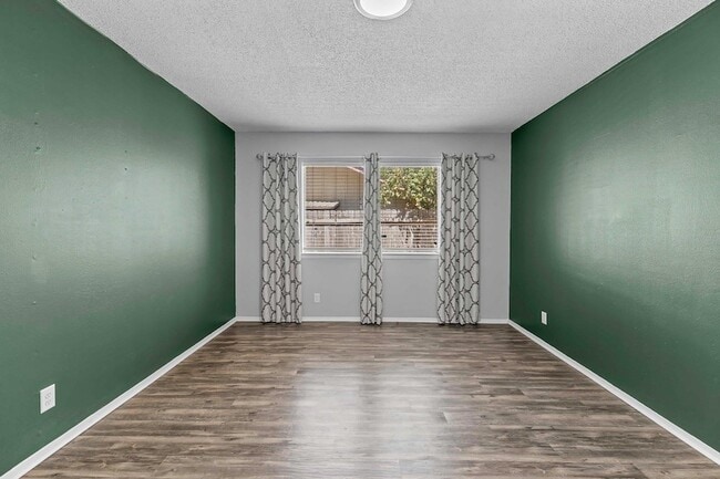 Building Photo - 9011 Quail Valley Dr