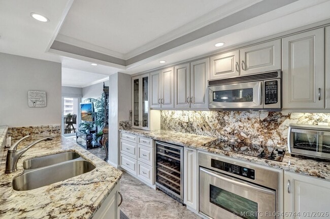 Building Photo - 2100 S Ocean Dr
