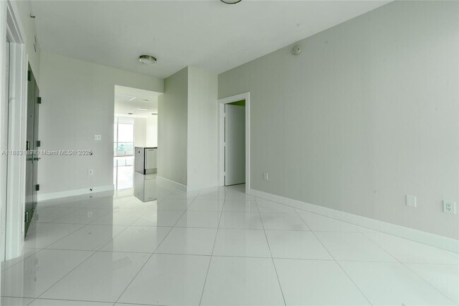 Building Photo - 900 Biscayne Blvd