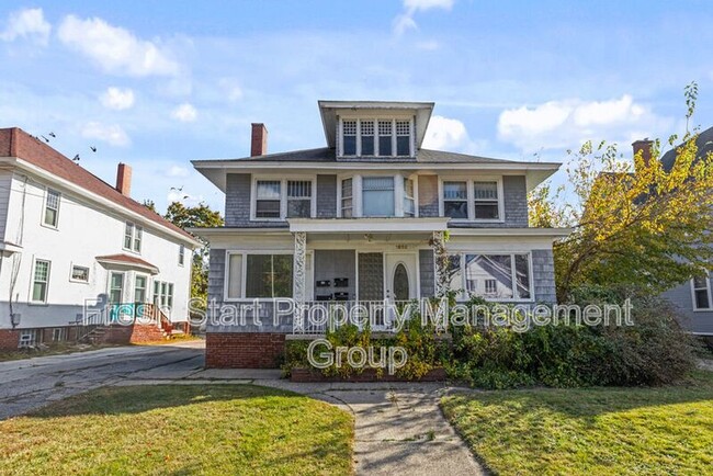 Primary Photo - 1652 Peck St