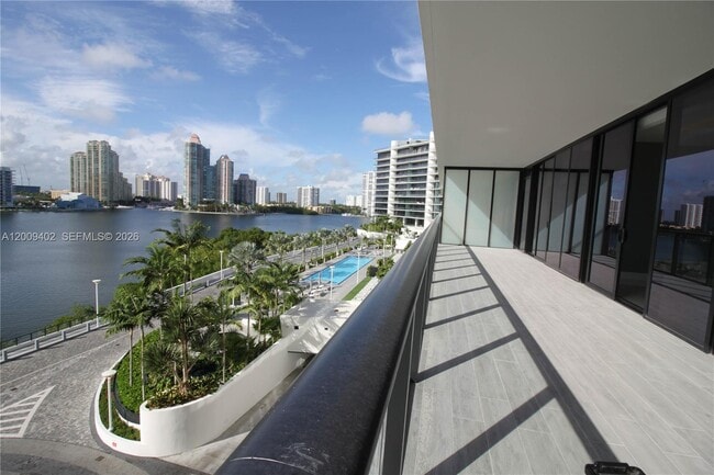 Building Photo - 5000 Island Estates Dr
