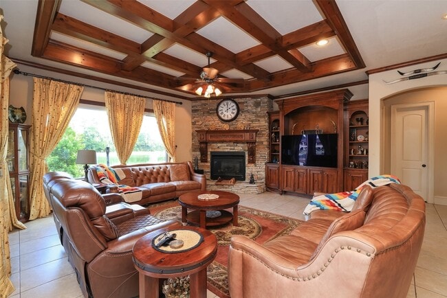 Building Photo - 22 Post Shadow Estate Dr