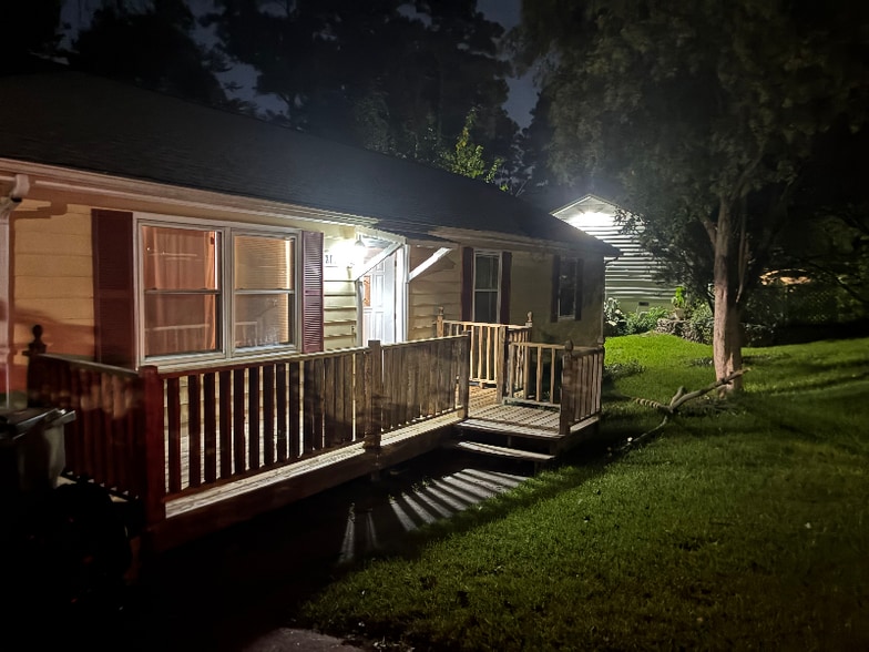 Primary Photo - 3 Greywood Dr