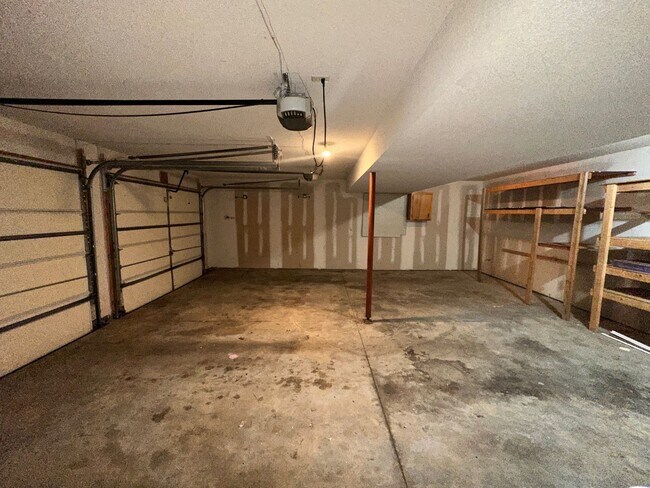 Building Photo - 3 Bed | 2.5 Bath | 2 Car Split Level Home in Belton