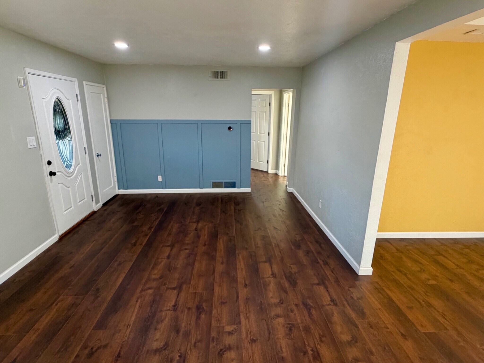 Building Photo - 1304 Louis Dr