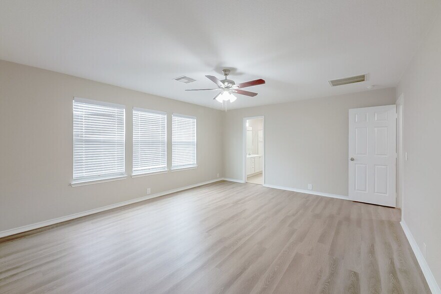 Building Photo - 26138 Flinton Dr