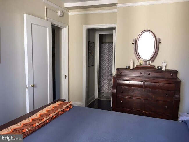 Building Photo - 2031 Locust St