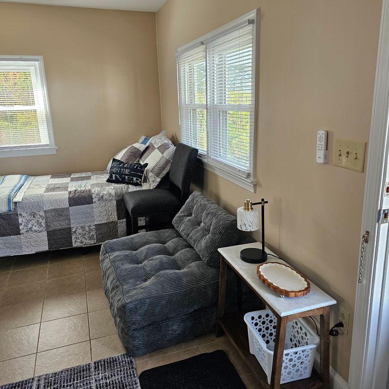 Building Photo - 6111 Fairview Dr