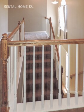 Building Photo - Open and Light 2-story w/fin bsmt and fenc...