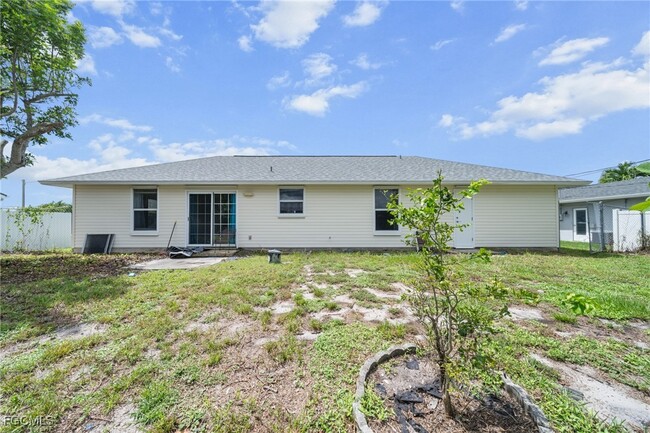 Building Photo - 3911 SW 11th Pl