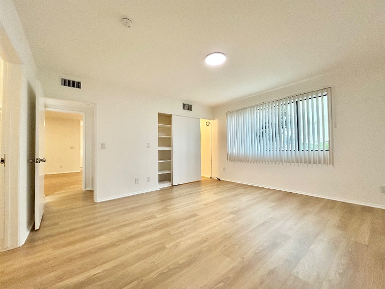 Primary Photo - 2038 S Bentley Ave