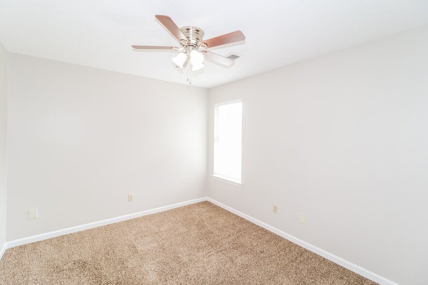 Building Photo - 995 Scofield Dr