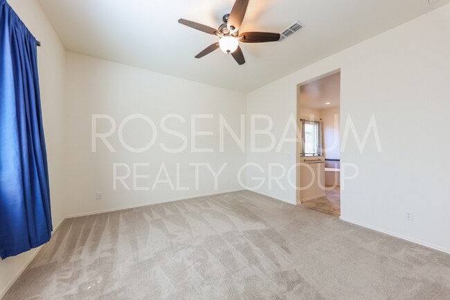 Building Photo - Stunning 4-bedrooms, 3-baths home in the h...