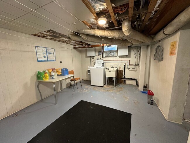 Building Photo - L986