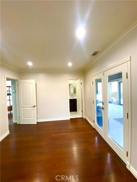 Building Photo - 502 E Bonita Ave