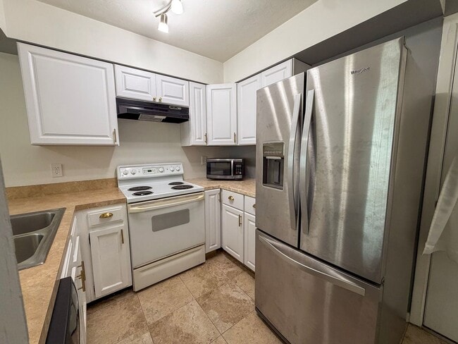 Building Photo - 2BR/1.5BA Townhouse in Mill Run!