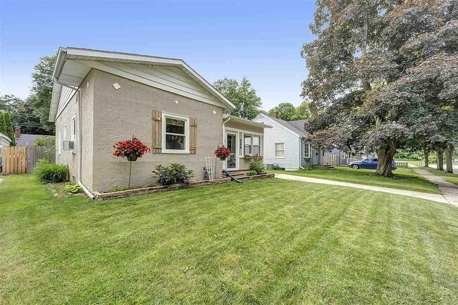 Building Photo - 524 La Plant St