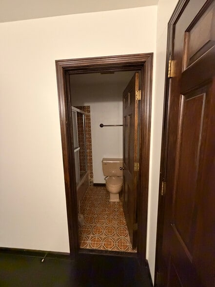 Building Photo - 123 Private Dr