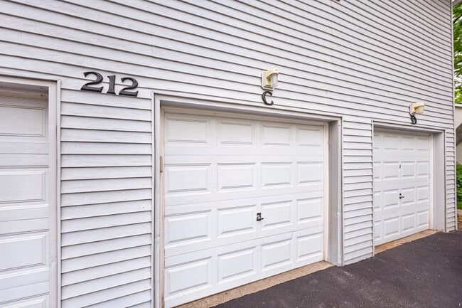 Building Photo - 212 Amherst Ct