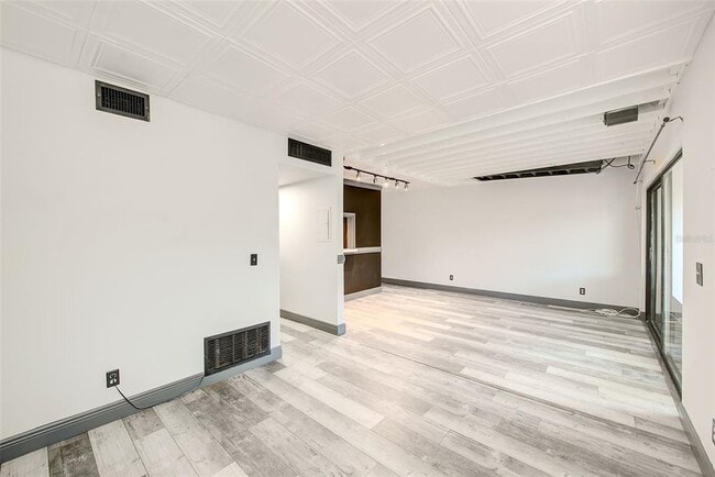 Building Photo - 10453 Carrollbrook Cir