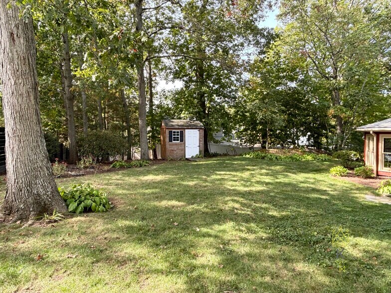 Building Photo - 33 Clearwater Rd