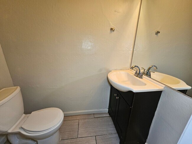 Building Photo - Sunny and Bright 2 Bedroom Townhouse in Vallejo CA