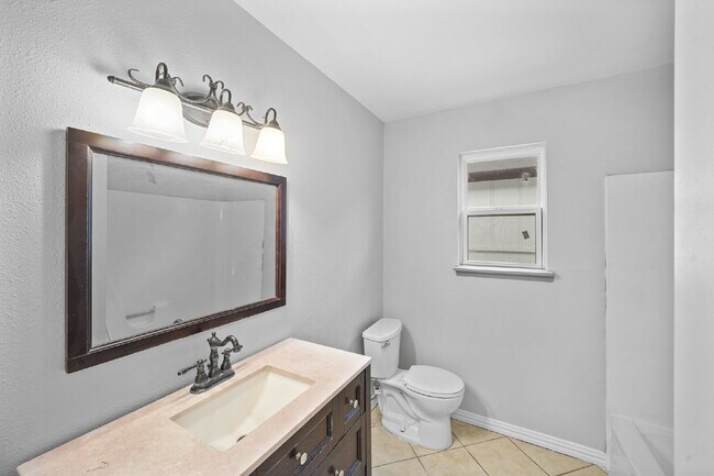 Building Photo - "Charming 3-Bedroom Haven on Gladewell Drive with Elegant Granite Touches!"