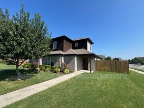 Building Photo - 3100 SW Warberry Ave