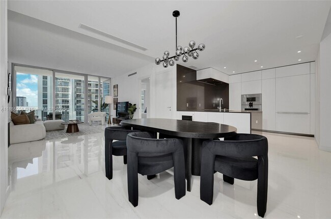 Building Photo - 300 Biscayne Blvd Way