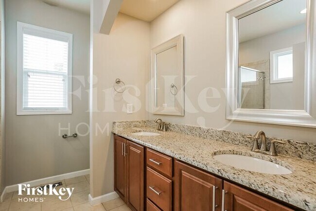 Building Photo - 175 Heathwood Dr