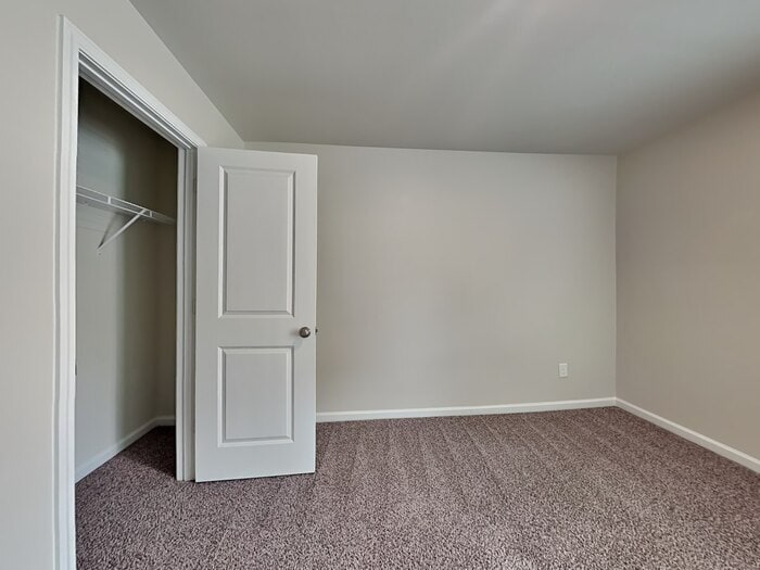 Building Photo - 421 Leaning Maple Wy