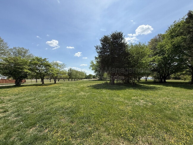 Building Photo - 10504 Benchmark Rd