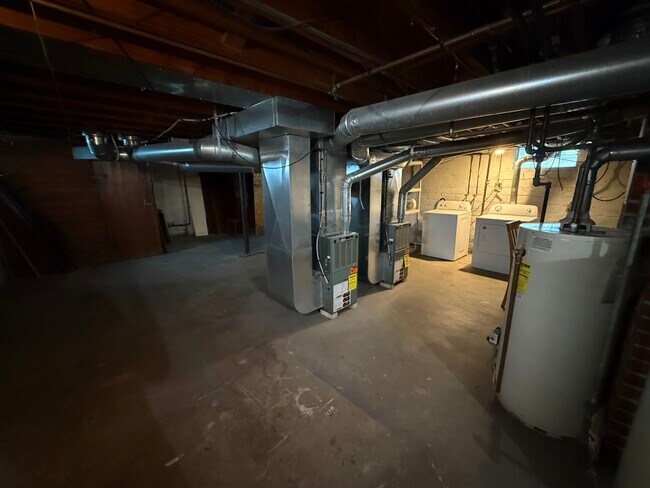 Building Photo - Royalton