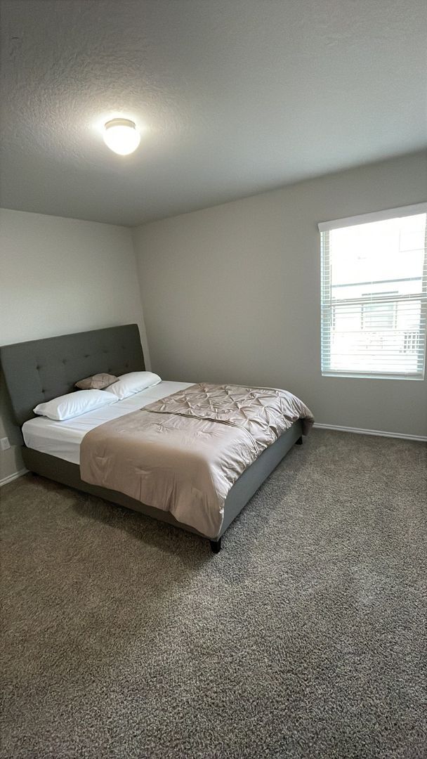 Building Photo - 331 Saddle Leaf