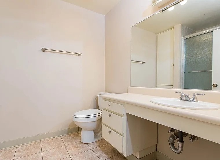 Building Photo - 801 Pinetree Cir