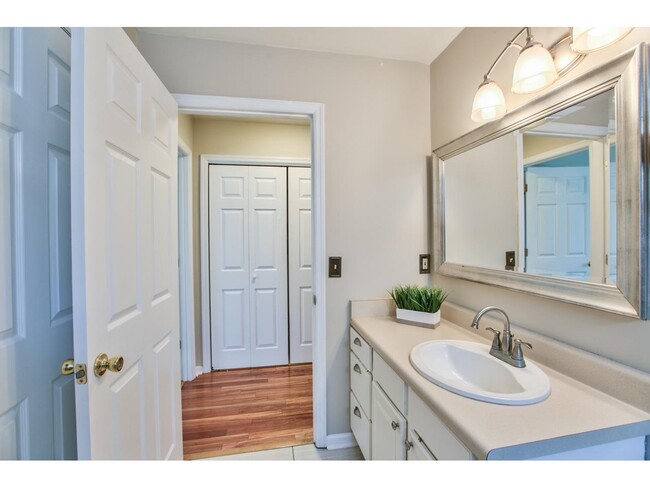 Building Photo - 1330 Pawnee Pointe Ct